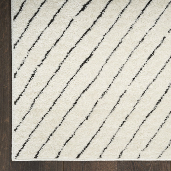 Homeroots 5' X 7' Ivory And Black Abstract Area Rug  Polyester 550592