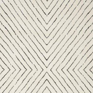 Homeroots 5' X 7' Ivory And Black Abstract Area Rug  Polyester 550592