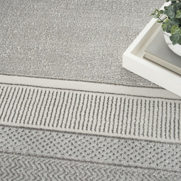 HomeRoots 8' Ivory and Gray Geometric Area Rug - Durable, Non-Skid, Stain-Resistant Design for Modern Spaces 8' X 10' 550596
