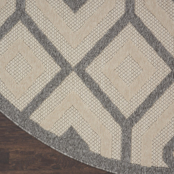 HomeRoots 8' Cream and Gray Round Geometric Area Rug - Stylish, Durable Indoor/Outdoor Design for Any Space 550654