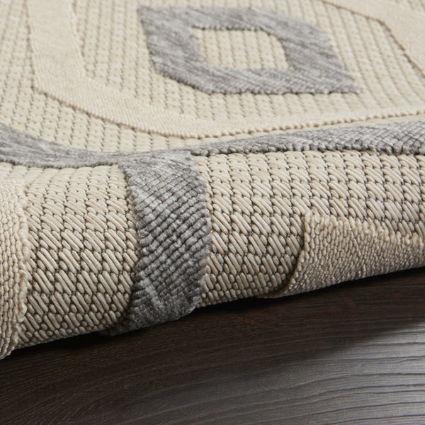 HomeRoots 8' Cream and Gray Round Geometric Area Rug - Stylish, Durable Indoor/Outdoor Design for Any Space 550654