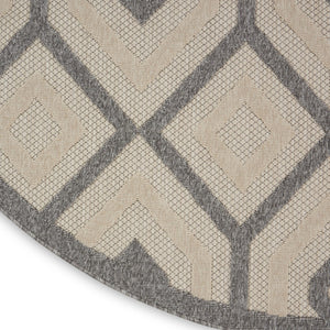 HomeRoots 8' Cream and Gray Round Geometric Area Rug - Stylish, Durable Indoor/Outdoor Design for Any Space 550654