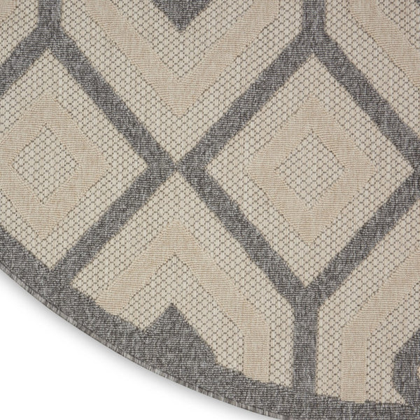 HomeRoots 8' Cream and Gray Round Geometric Area Rug - Stylish, Durable Indoor/Outdoor Design for Any Space 550654