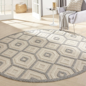 HomeRoots 8' Cream and Gray Round Geometric Area Rug - Stylish, Durable Indoor/Outdoor Design for Any Space 550654