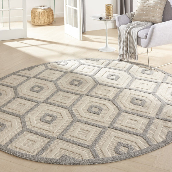HomeRoots 8' Cream and Gray Round Geometric Area Rug - Stylish, Durable Indoor/Outdoor Design for Any Space 550654