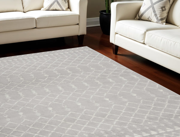 Homeroots 6' Gray And Ivory Moroccan Distressed Area Rug - Stain Resistant, Non-skid, Durable, Cozy Design 6' X 9' Polyester 550667