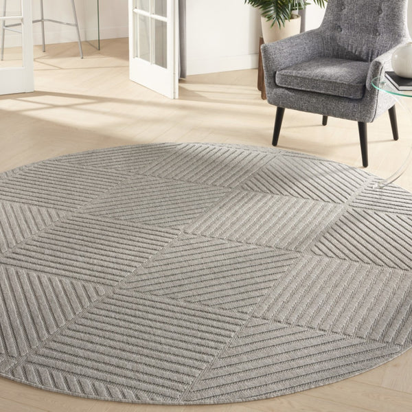 HomeRoots 8' Light Gray Round Geometric Area Rug - Modern Indoor/Outdoor Design, Stain-Resistant, Easy Care 550691