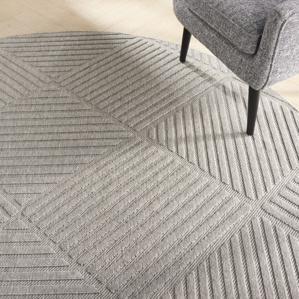 HomeRoots 8' Light Gray Round Geometric Area Rug - Modern Indoor/Outdoor Design, Stain-Resistant, Easy Care 550691