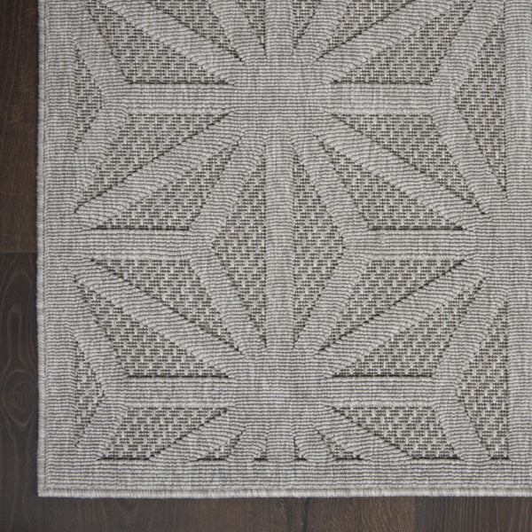 HomeRoots 7' Modern Light Gray Geometric Area Rug - Durable, Stain-Resistant for Indoor & Outdoor Spaces 550825