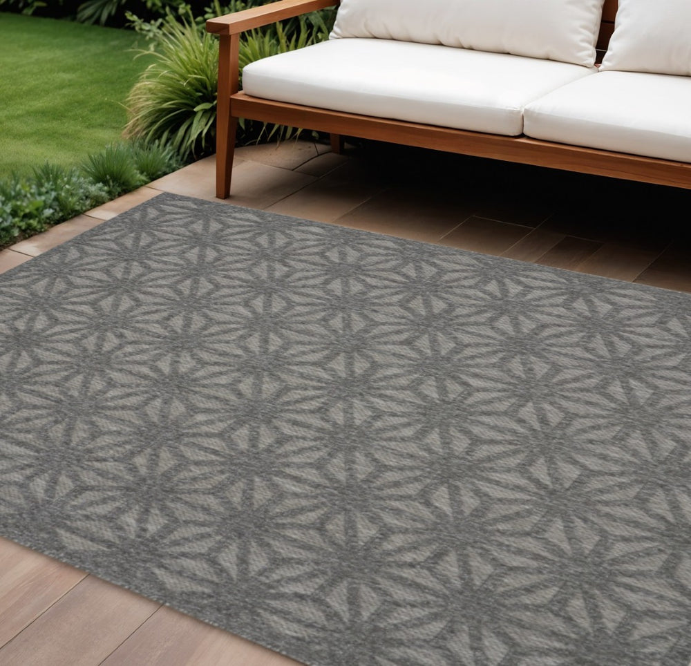 HomeRoots 8' X 10' Geometric Area Rug in Dark and Light Gray – Stylish, Durable, and Easy-Care for Indoors/Outdoors! 550847