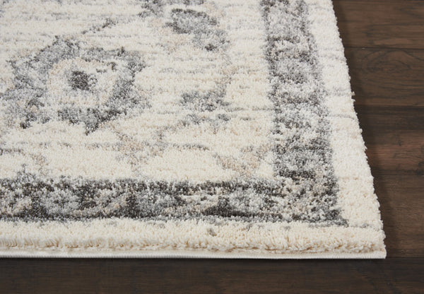 HomeRoots 4' Elegant Cream and Gray Floral Medallion Distressed Area Rug for Timeless Home Décor Appeal 4' X 6' 550966