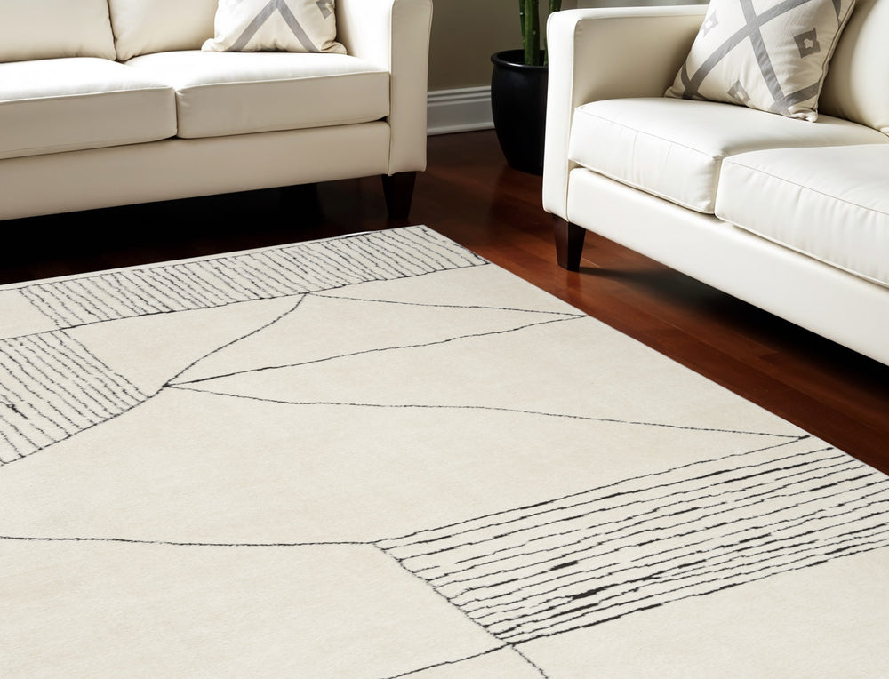 Homeroots 8' X 10' Ivory And Black Geometric Area Rug  Polyester 551080