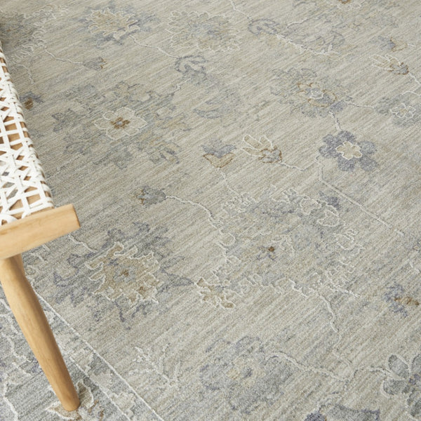 HomeRoots 8' Ivory and Gray Floral Area Rug - Timeless Elegance for Living Rooms, Dining Areas & Bedrooms 8' X 10' 551086