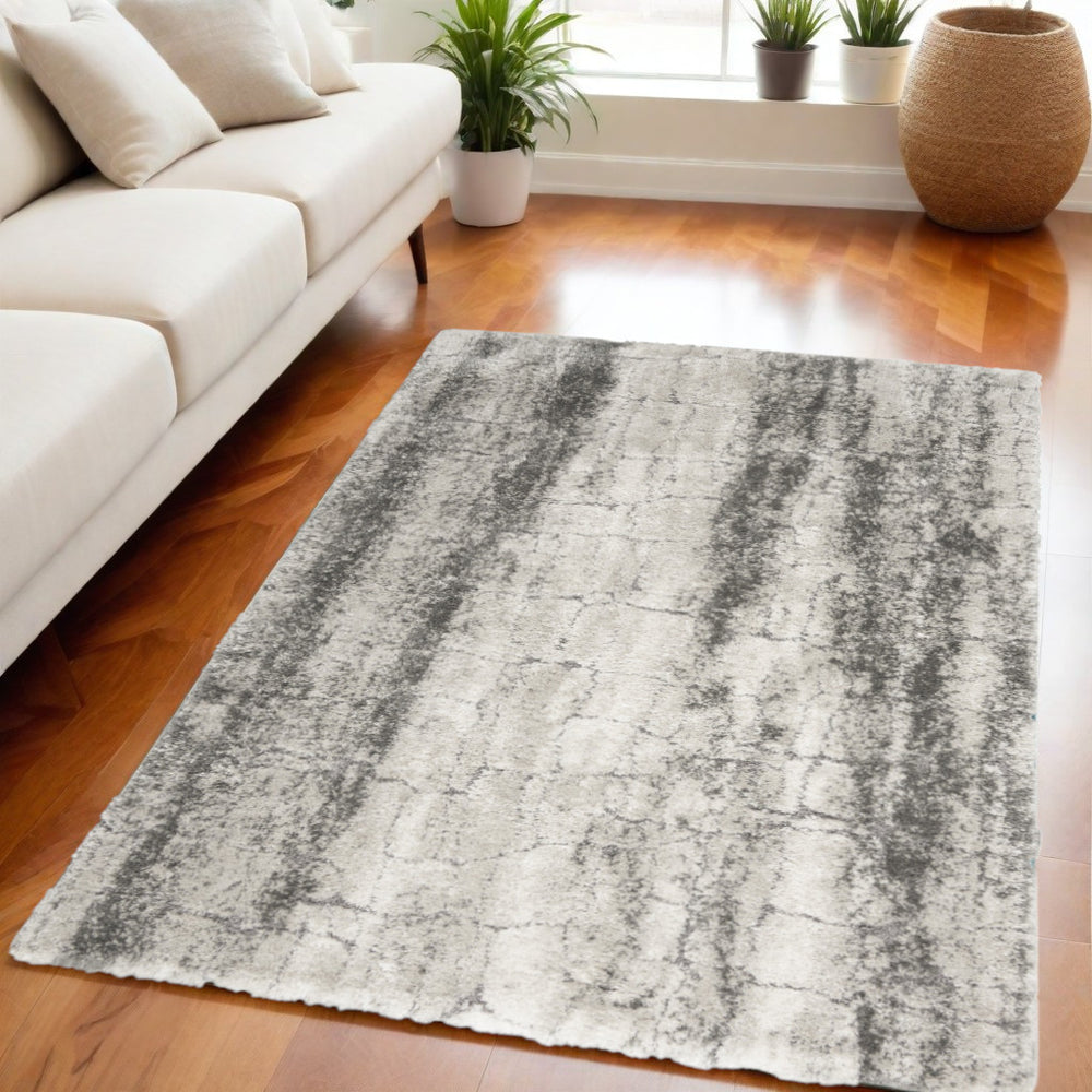 Homeroots 5' X 7' Charcoal And Ivory Abstract Shag Area Rug  Polyester 551111