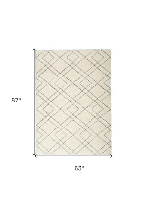 Homeroots 5' X 7' Ivory And Gray Geometric Shag Area Rug  Polyester 551112