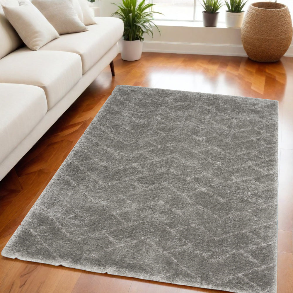 Homeroots 5' X 7' Gray Chevron Shag Area Rug  Polyester 551120