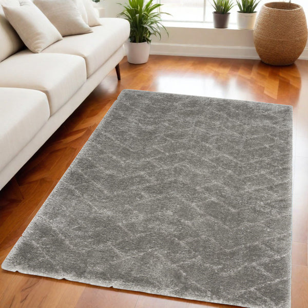 Homeroots 5' X 7' Gray Chevron Shag Area Rug  Polyester 551120