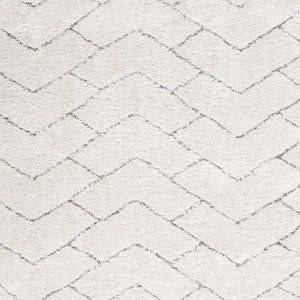 Homeroots 5' X 7' Ivory And Gray Chevron Shag Area Rug  Polyester 551132
