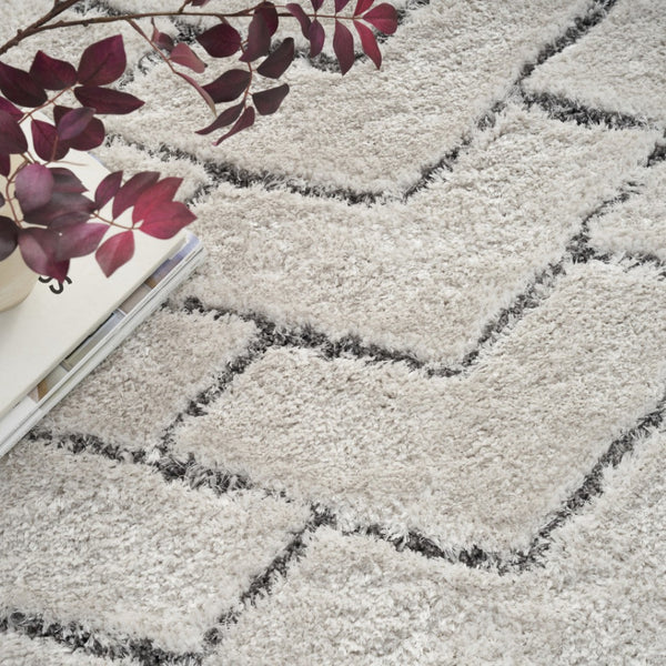 HomeRoots 5' Modern Ivory and Gray Chevron Shag Area Rug for Cozy Homes | Plush, Stylish, Stain-Resistant Design 5' X 7' 551132