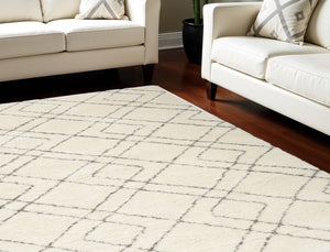 Homeroots 7' X 9' Ivory And Gray Geometric Shag Area Rug  Polyester 551262
