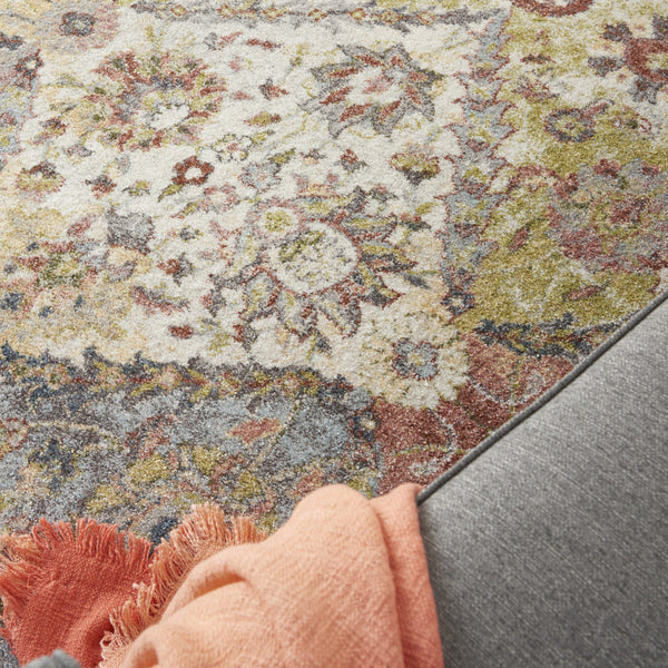 Homeroots 8' X 10' Green And Ivory Floral Distressed Area Rug  Polypropylene 551341