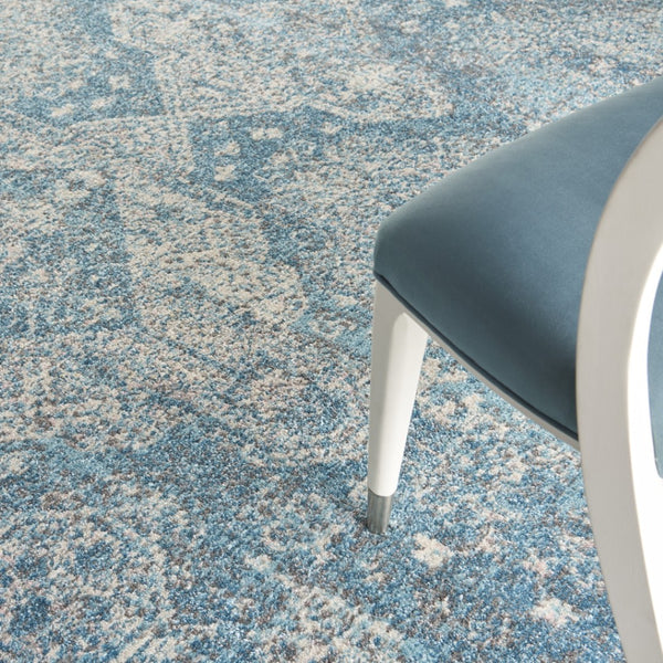 Homeroots 5' Ivory And Light Blue Medallion Distressed Area Rug - Durable, Stain Resistant, Stylish Design 9' X 12' Polypropylene 551356