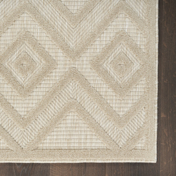 HomeRoots 9' Geometric Indoor Outdoor Area Rug in Cream & Beige – Stylish, Durable, Easy Maintenance Design 551418