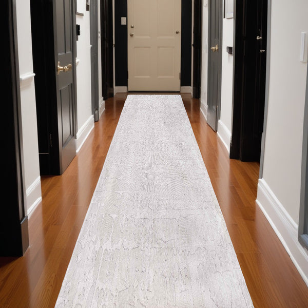 Homeroots 10' White Abstract Non Skid Area Rug  100% Pet 551692