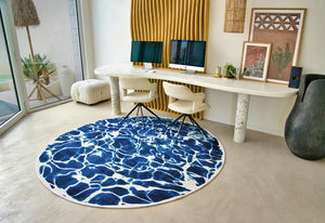 Homeroots 5' Blue And White Round Abstract Non Skid Area Rug  100% Pet 551910