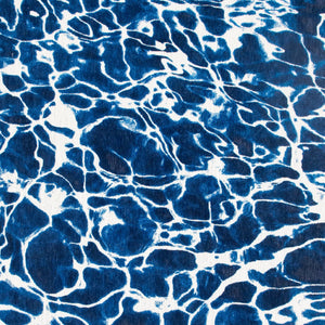 Homeroots 5' Blue And White Round Abstract Non Skid Area Rug  100% Pet 551910