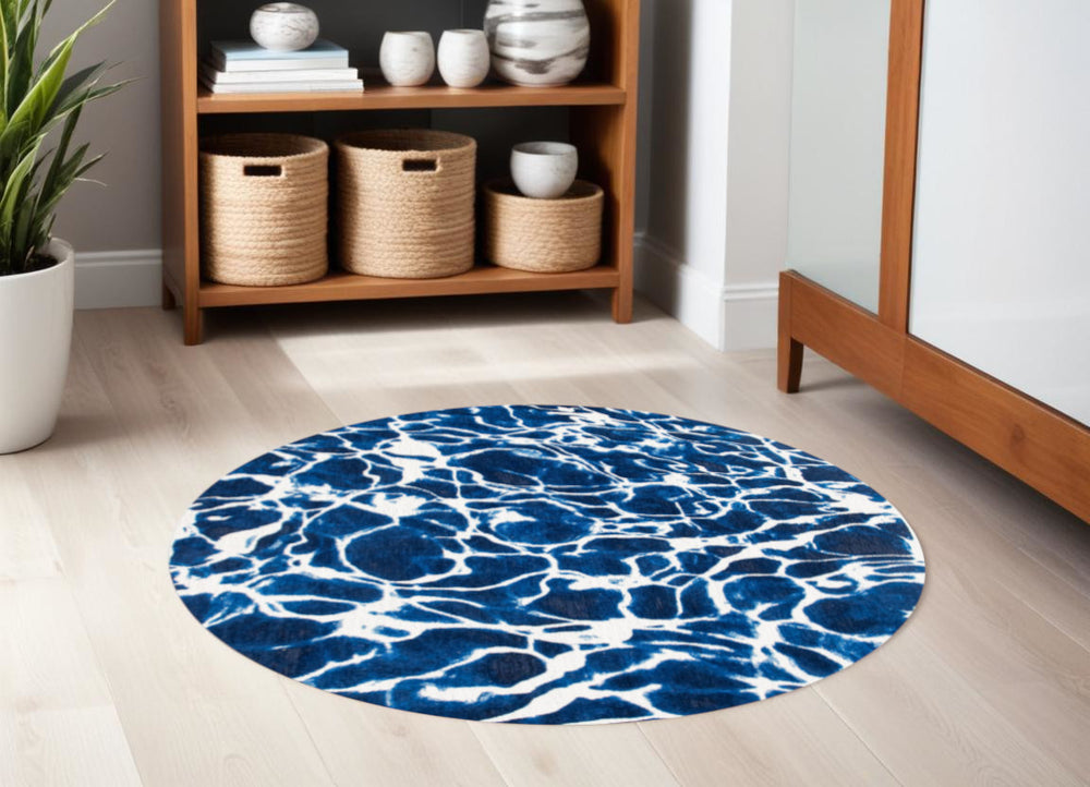 Homeroots 5' Blue And White Round Abstract Non Skid Area Rug  100% Pet 551910