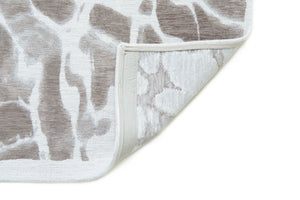 Homeroots 5' X 7' Gray Abstract Non Skid Area Rug  100% Pet 551914