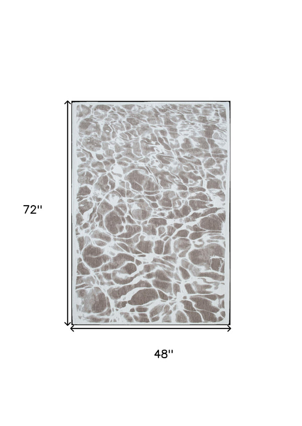 Homeroots 5' X 7' Gray Abstract Non Skid Area Rug  100% Pet 551914