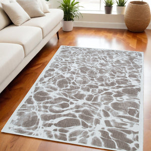 Homeroots 5' X 7' Gray Abstract Non Skid Area Rug  100% Pet 551914