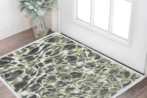 Homeroots 3' X 5' Green And White Abstract Non Skid Area Rug  100% Pet 551921