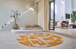 Homeroots 8' Yellow And White Round Geometric Non Skid Area Rug  100% Pet 551998