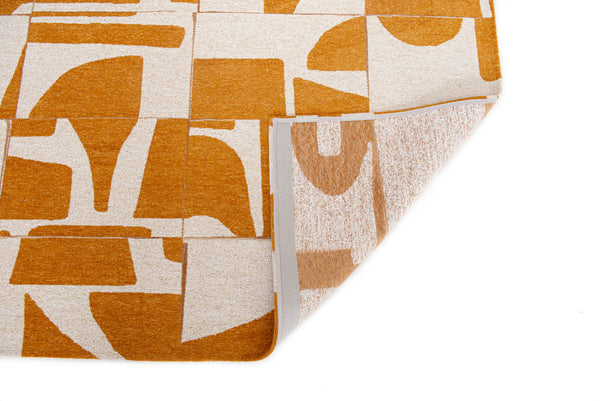 Homeroots 8' Yellow And White Round Geometric Non Skid Area Rug  100% Pet 551998