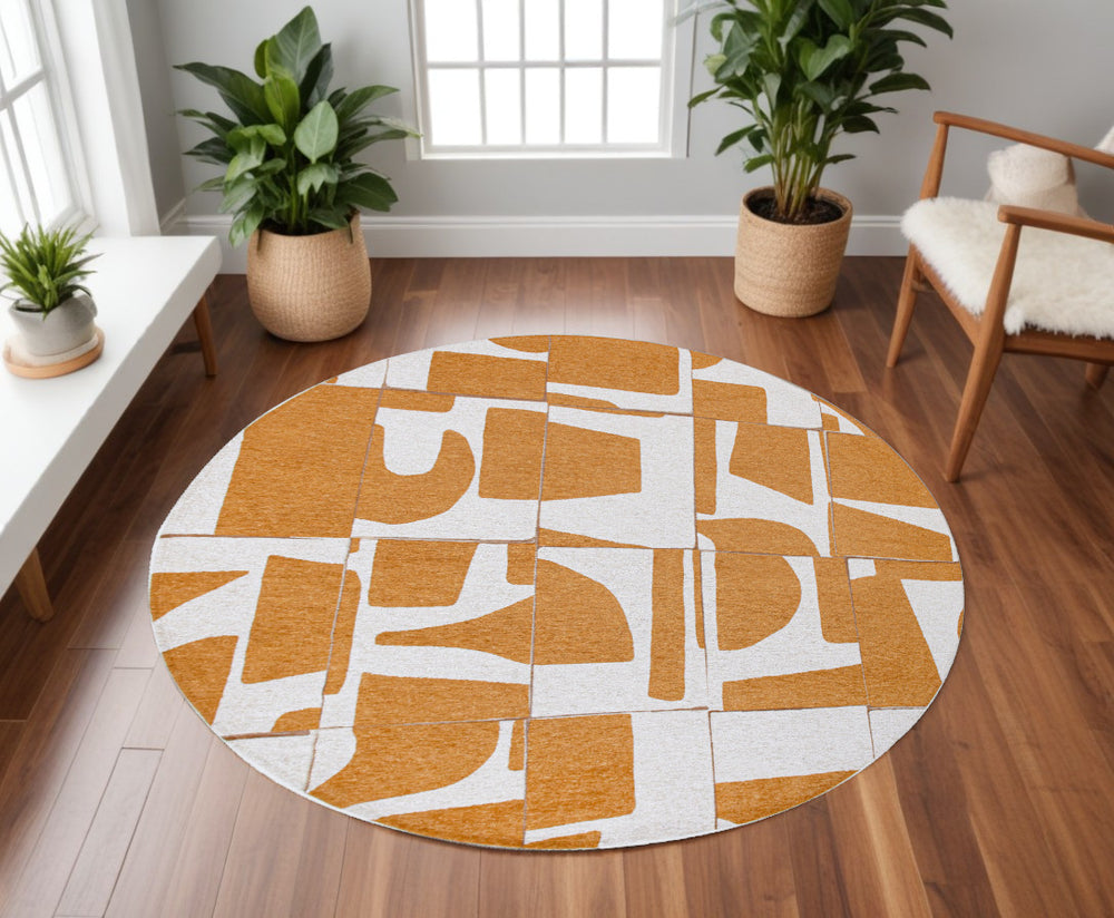Homeroots 8' Yellow And White Round Geometric Non Skid Area Rug  100% Pet 551998