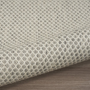 HomeRoots 10' Ivory and Gray Round Geometric Area Rug - Modern, Durable, Indoor/Outdoor, Low-Maintenance Style! 552298