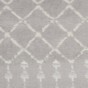 HomeRoots 8' Gray and Ivory Geometric Rug - Modern Bohemian Design for Durable, Family-Friendly Spaces 8' Round 552304