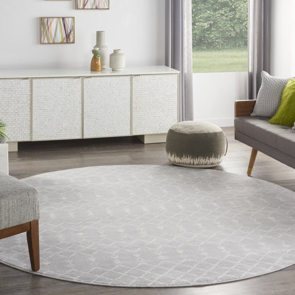 HomeRoots 8' Gray and Ivory Geometric Rug - Modern Bohemian Design for Durable, Family-Friendly Spaces 8' Round 552304
