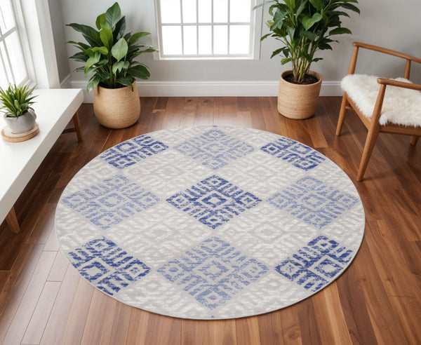 Homeroots 8' Stylish Beige, Blue & Gray Geometric Round Rug – Durable, Stain Resistant, Perfect For Family Spaces!  Polypropylene 552305