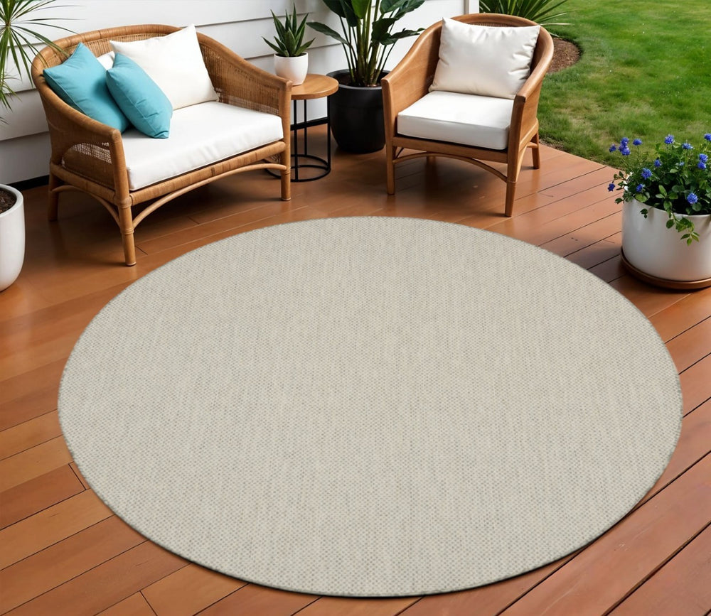 HomeRoots 8' Ivory and Silver Round Geometric Area Rug - Stylish, Durable, Indoor/Outdoor Decor for Any Space 552307