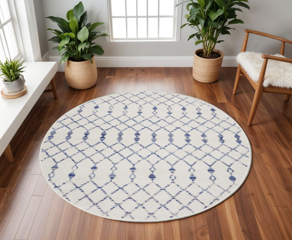 Homeroots 8' Ivory And Blue Geometric Round Rug  Polypropylene 552323