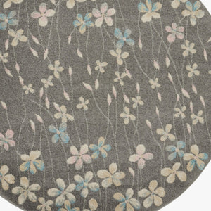 Homeroots 5' Beige And Gray Floral Round Rug - Durable, Stain-resistant Design For Stylish Home Decor And Comfort  Polypropylene 552369