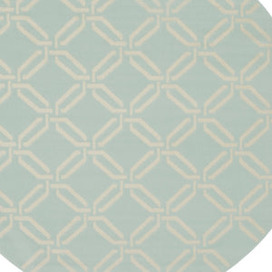 Homeroots 5' Beige And Green Trellis Round Rug  Polypropylene 552393