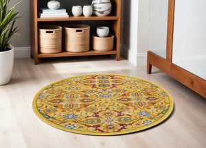 Homeroots 5' Yellow Round Floral Power Loom Area Rug  Polypropylene 552401