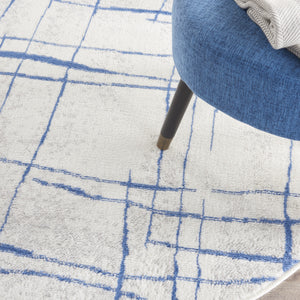 Homeroots 5' Ivory And Blue Abstract Geometric Distressed Round Rug  Polypropylene 552403