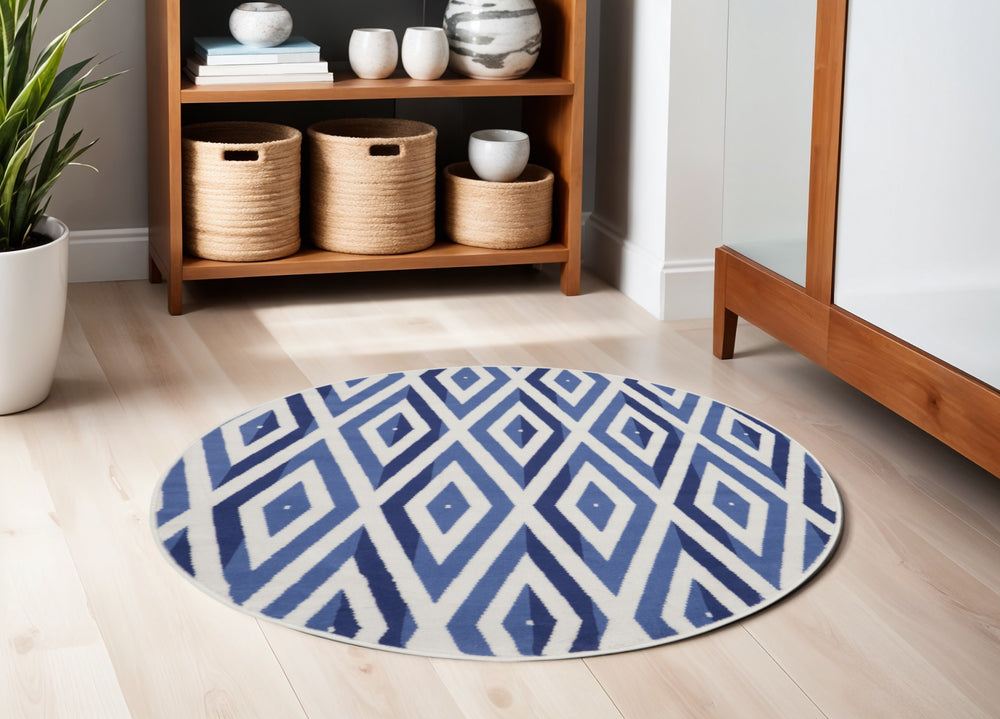 Homeroots 5' Ivory And Blue Geometric Round Rug  Polypropylene 552422