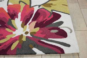 HomeRoots 8' Hand-Carved Handmade Area Rug in Ivory with Green and Red Floral Design - Timeless Elegance 4' X 6' 552642